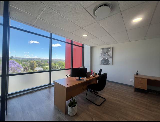 272M² OFFICE TO LET IN HYDE PARK
